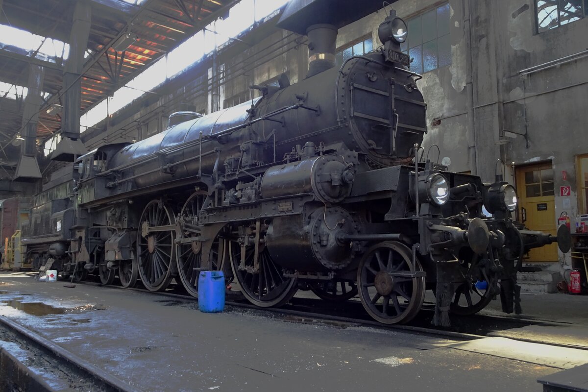 Counter light and dust: 310.23 gives a spherical picture at the Heizhaus Strasshof on 21 May 2023.