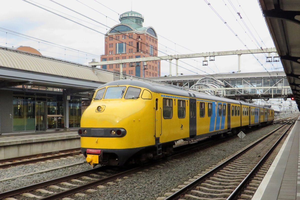 CREW 2454 owns ex-NS Plan U 151, which is seen passing through 's-Hertogenbosch on 15 November 2020.