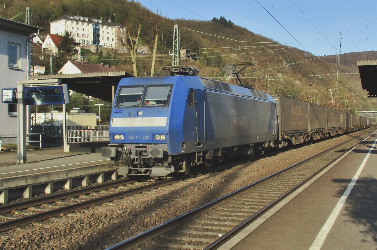 CrossRail 145-CL-203 hauls a container train through Bingen (Rhein) on 30 March 2017.