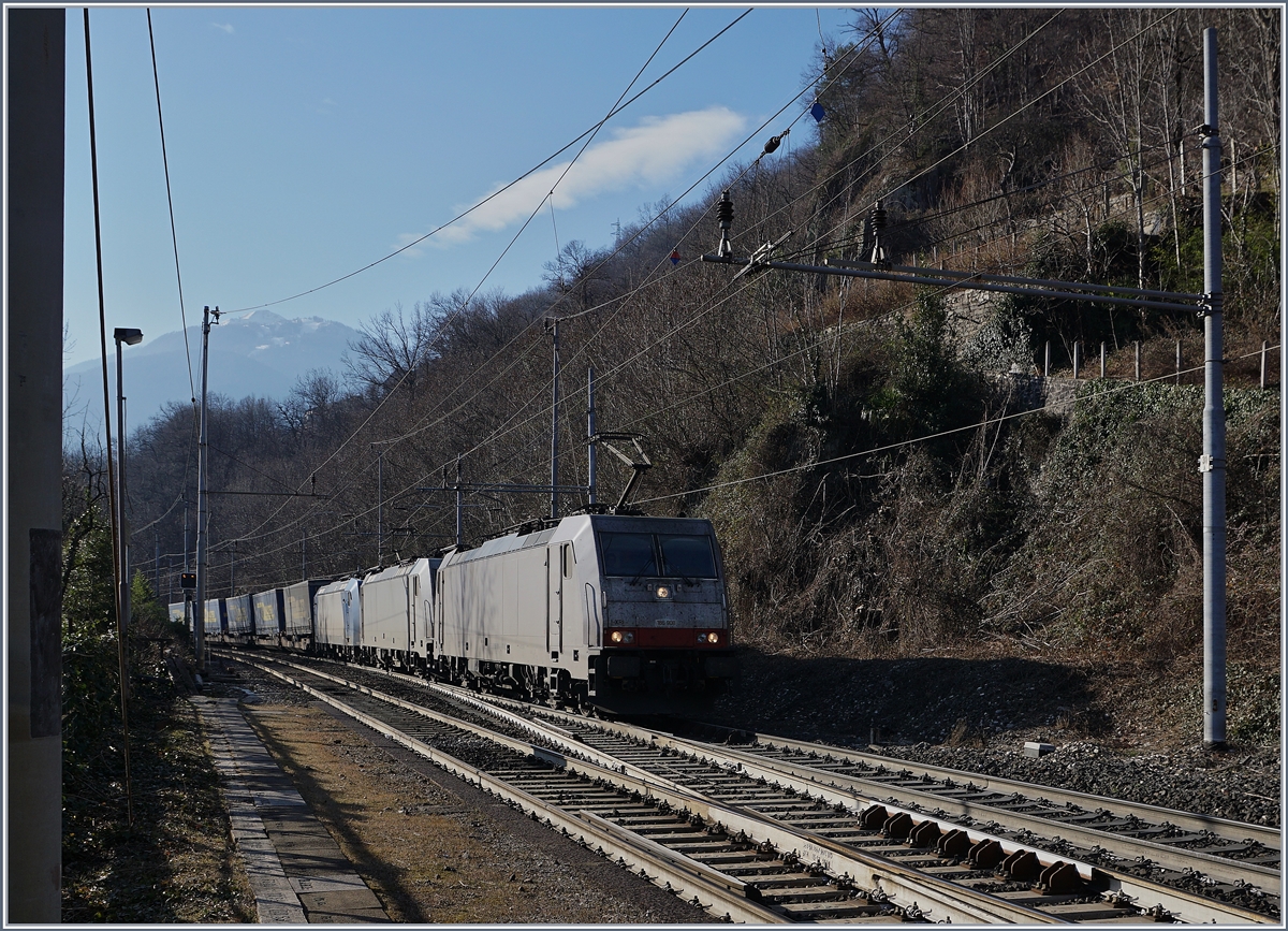 Crossrail 186 908 and two other ones wiht a Cargo train in Preglia.
07.01.2017