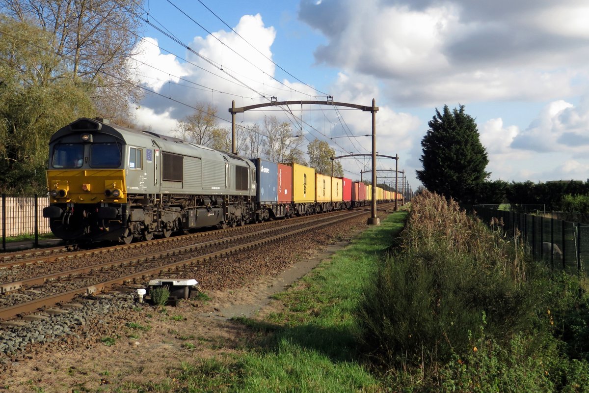 CrossRail DE 6307 hauls a container train through Hulten on 4 NOvember 2020.