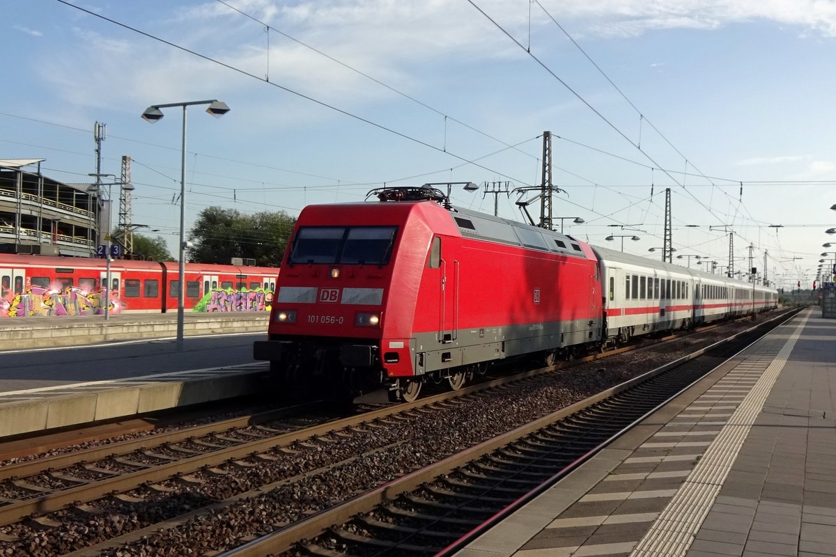 DB 101 056 calls at Celle on 15 September 2020.
