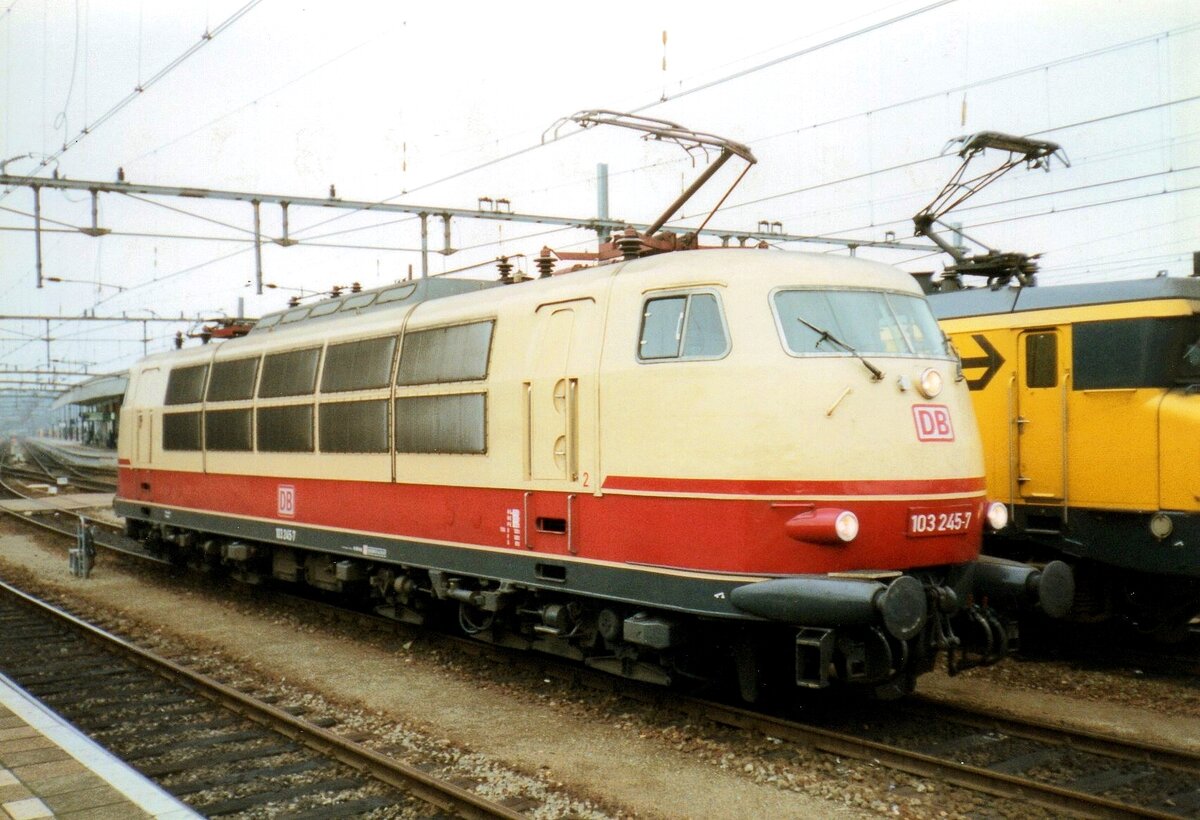 DB 103 245 rests at Venlo on 24 October 1998.