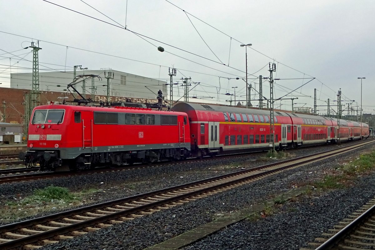 DB 111 118 quits on 28 December 2019 Düsseldorf Hbf.