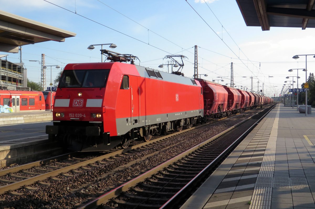 DB 152 020 hauls a cereals train through Celle on 15 September 2020.