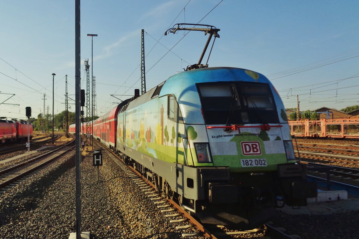 DB 182 002 quits Frankfurt-am-Oder on the evening of 18 September 2018.