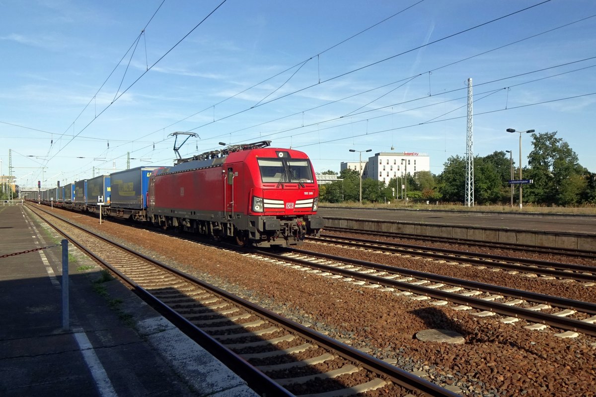 DB 193 305 hauls an intermodal train through Berlin Schönefeld Flughafen on 18 September 2020.