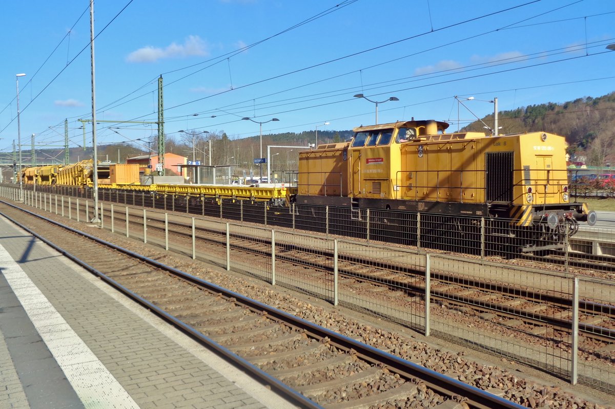 DB 293 010 shunts at work in Bad Schandau on 8 April 2018. 