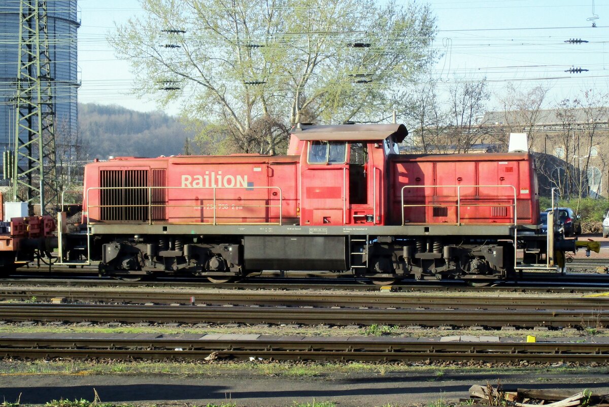 DB 294 756 was on 29 March 2017 one of the few DB cargo engines that still had the raiLioN logo and is seen here at Völklingen.