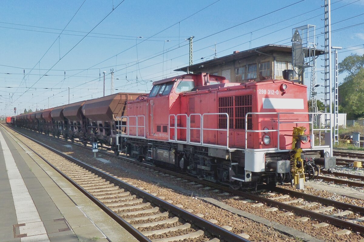 DB 298 312 hauls an engineering train through Angermünde on 19 September 2016