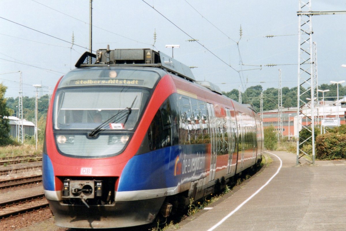 DB 643 028 calls with an Euregio-service heerlen (NL)-Aachen (DL) in Herzogenrath on 10 September 1999.