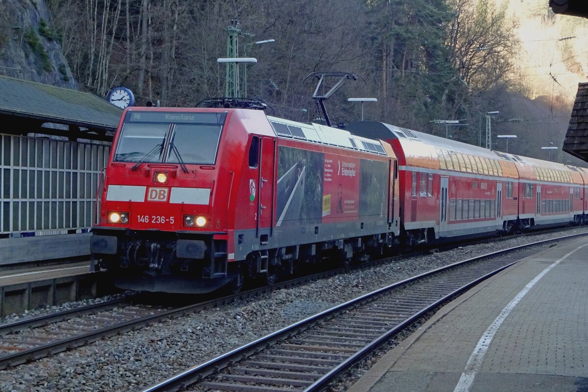 DB advertiser 146 236 was seen at the rather cramped station of Triberg on 30 December 2019.