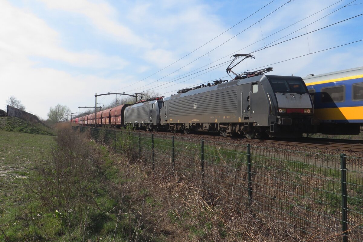 DB Cargo 189 099 might need a wash-up when hauling a coal train through Tilburg-Reeshof on  5 April 2023.