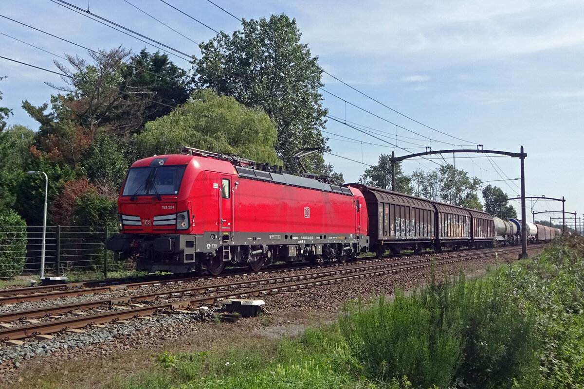 DB Cargo 193 324 hauls a freight through Hulten on 23 August 2019. 