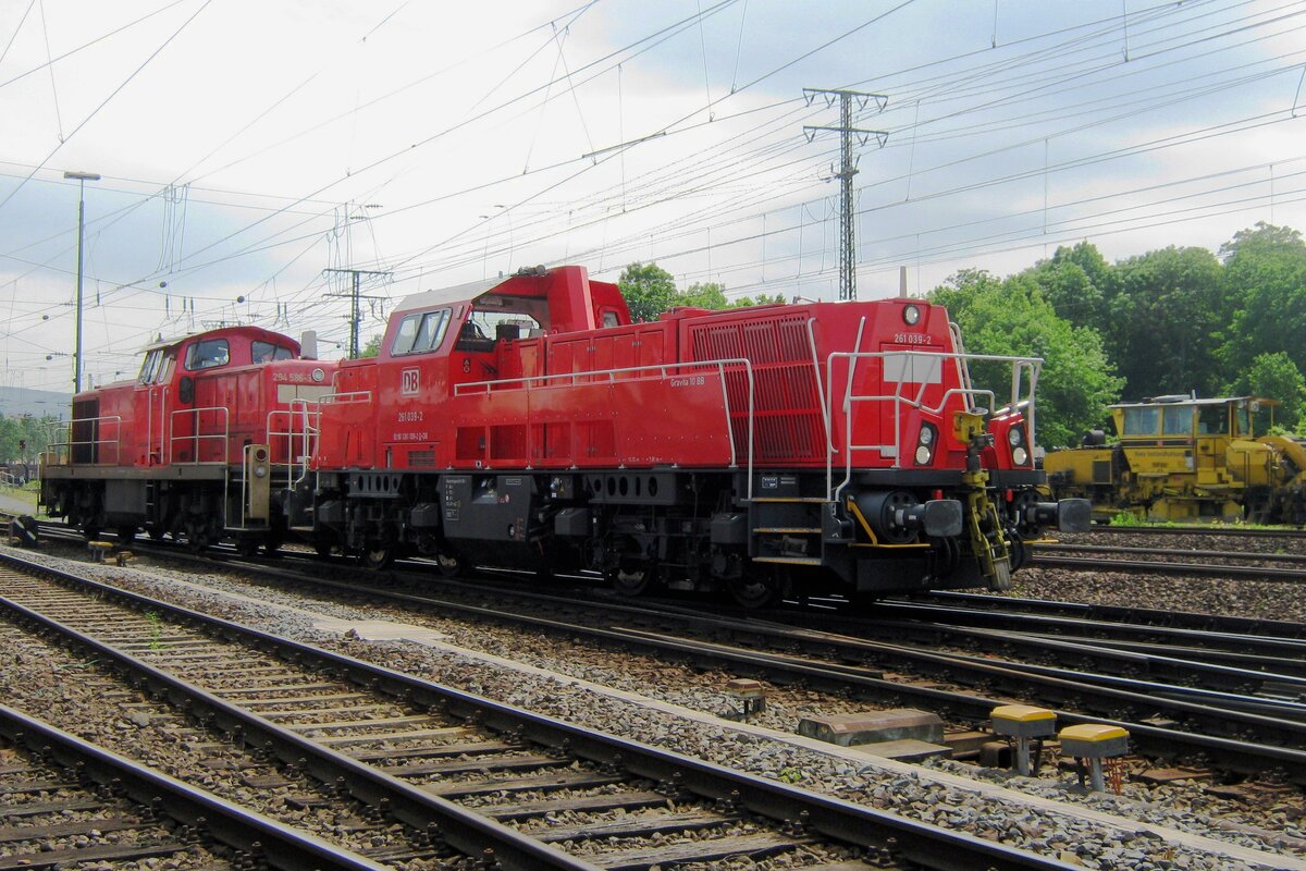 DB Cargo 261 039 hauls a DB 294 at Koblenz-Lützel during the loco parade on 2 June 2012.