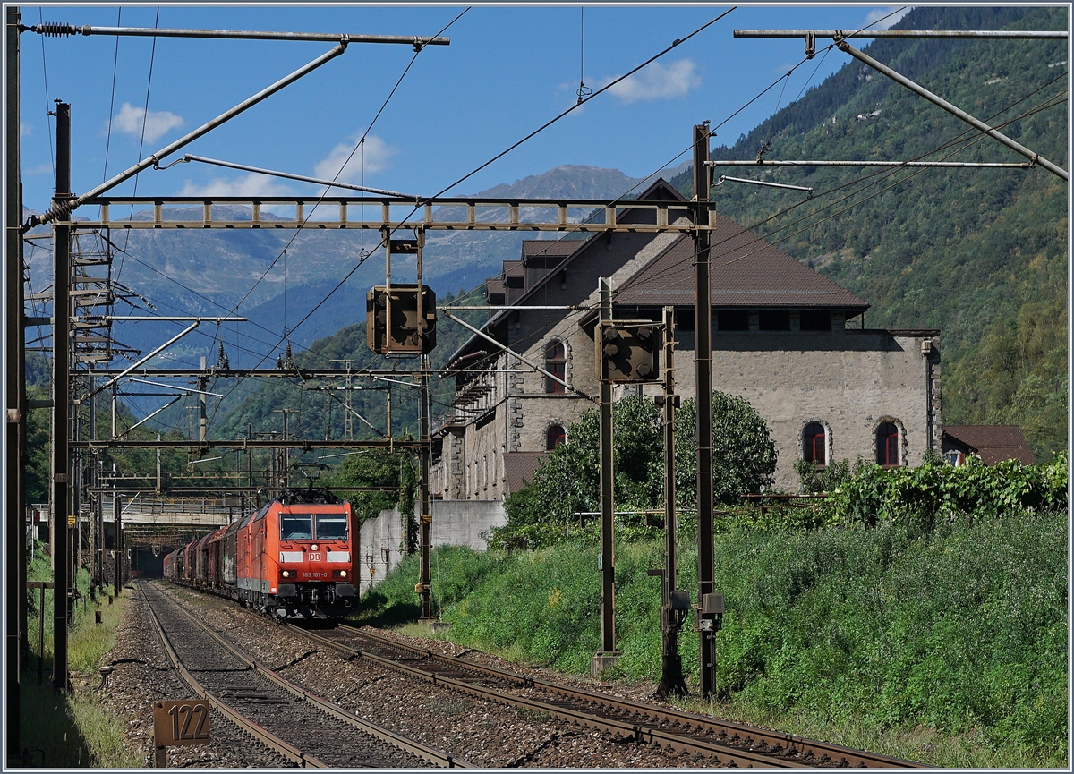 DB E 185 wiht a Cargo train on the way to the south by Giornico.
07.09.2016