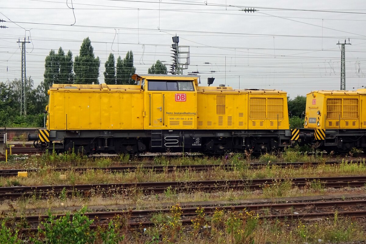 DB Netze 203 308 stands stabled at Hamm Pbf on 21 August 2021.