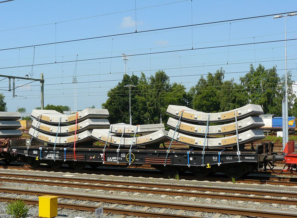 DB Schenker Samms flat car with number 31 80 4865  019-2 Roosendaal (NL) 18-07-2013.