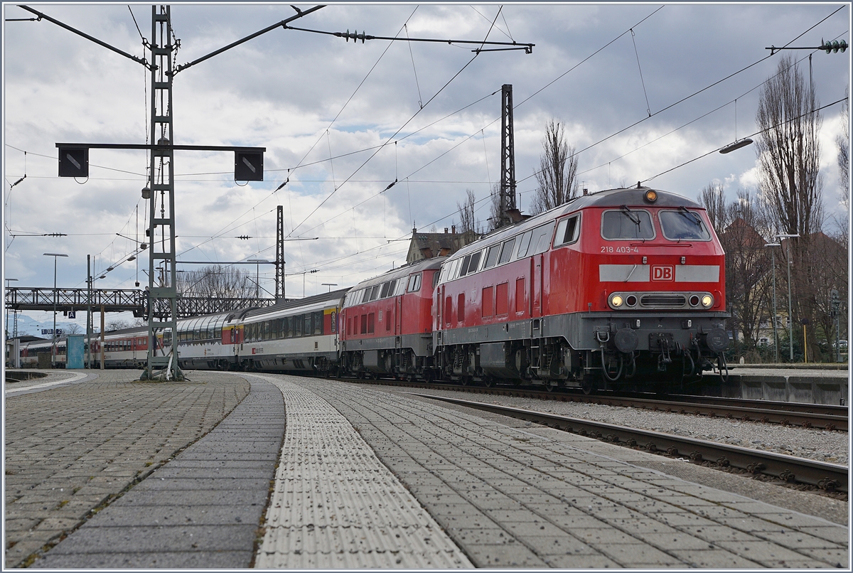 DB V 218 403-4 and 422-4 wiht an EC to München in Lindau.
16.03.2018