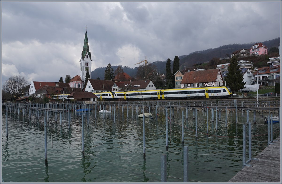 DB VT 612 on the way to Basel by Sipplinge.

19.03.2019