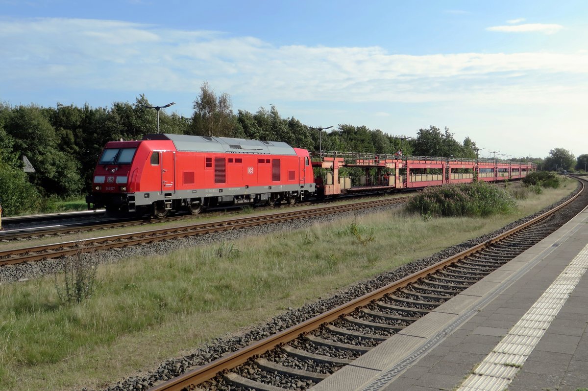 DBAZ 245 027 stands ready for departure with a car shuttle to Westerland on the island of Sylt, awaiting the go-ahead at Niebüll on 18 September 2020.