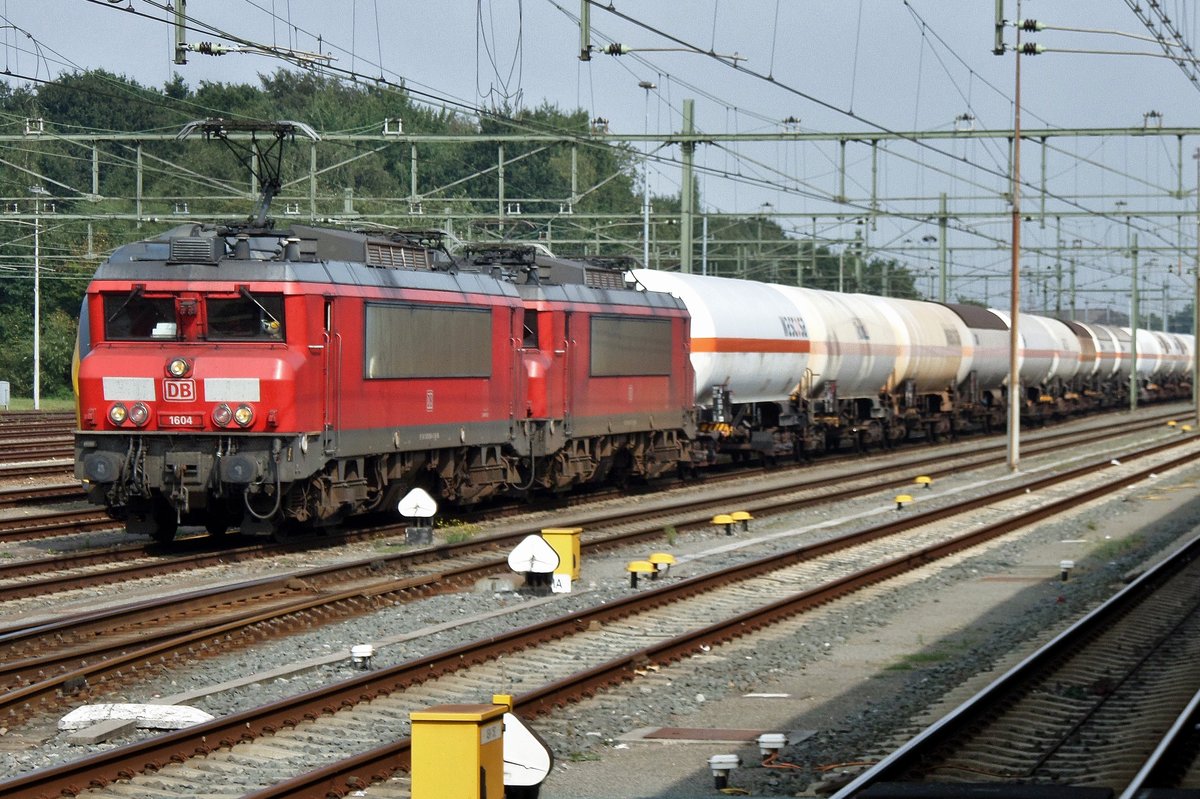 DBC 1604 hauls a tank rain into Roosendaal on 21 September 2016.