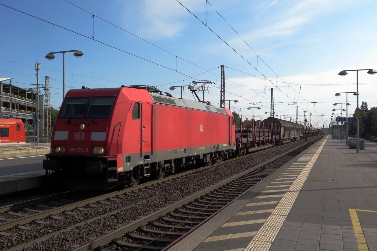 DBC 185 372 hauls a mixed freight train through Celle on 15 September 2020.