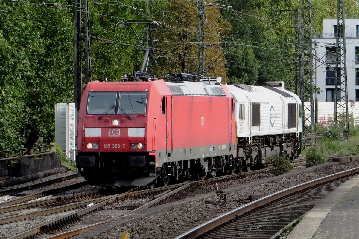 DBC 185 383 hauls ECR 077 025 through Köln Süd on 24 September 2020.