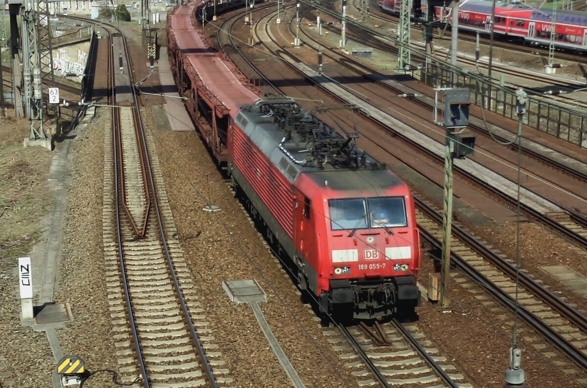 DBC 189 055 hauls an empty car transporter train through Dresden on 7 April 2018. The photo was taken from the bridge that carries the Budapester Strasse across the railway throat that leads into Dresden Hbf from the direction of Dresden-neustadt.
