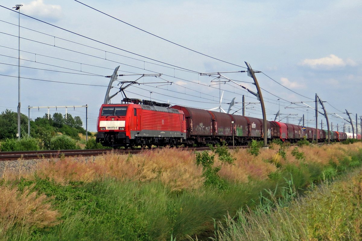 DBC 189 073 hauls a steel train through Valburg CUP on 3 June 2020. Valburg CUP lies a bit to the east from Nijmegen and is a decent signing point on the Dutch freight artery Betuwe-Route.