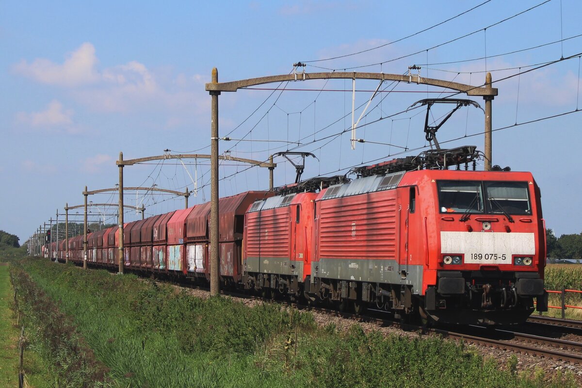 DBC 189 075 heads a coal traon through Hulten on 23 August 2023.