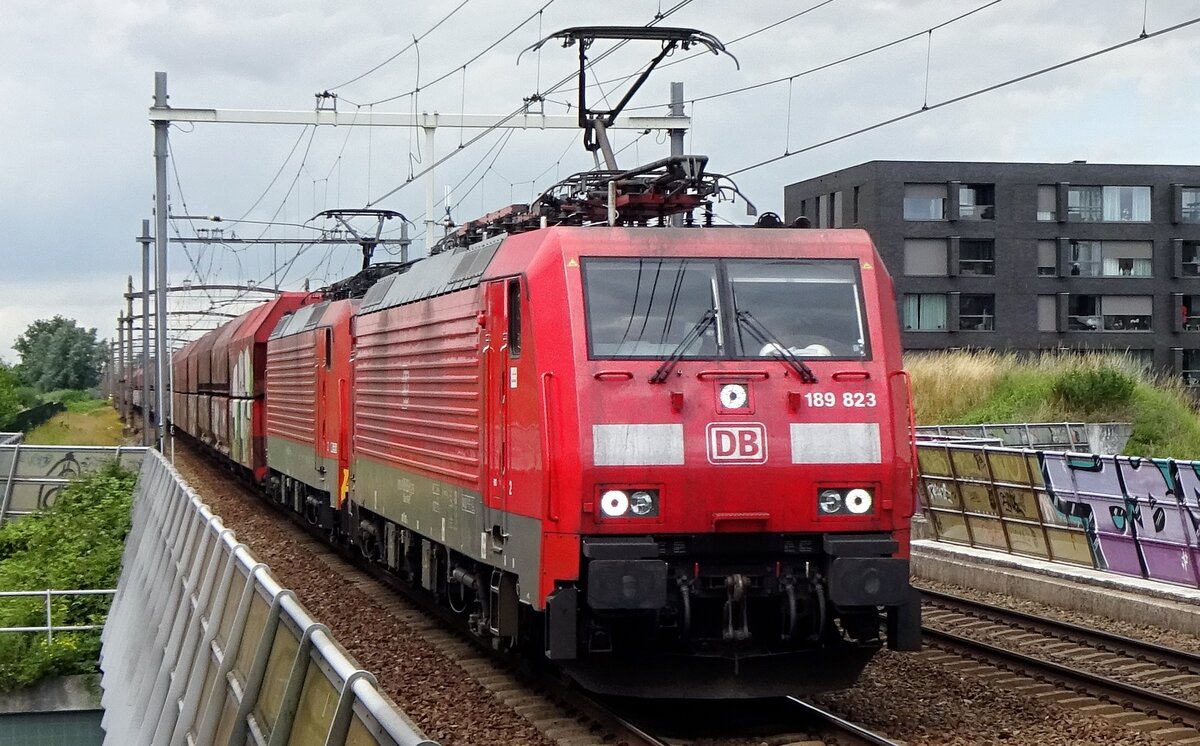 DBC 189 823 hauls a coal train thorugh Tilburg-Reeshof on 7 July 2021.