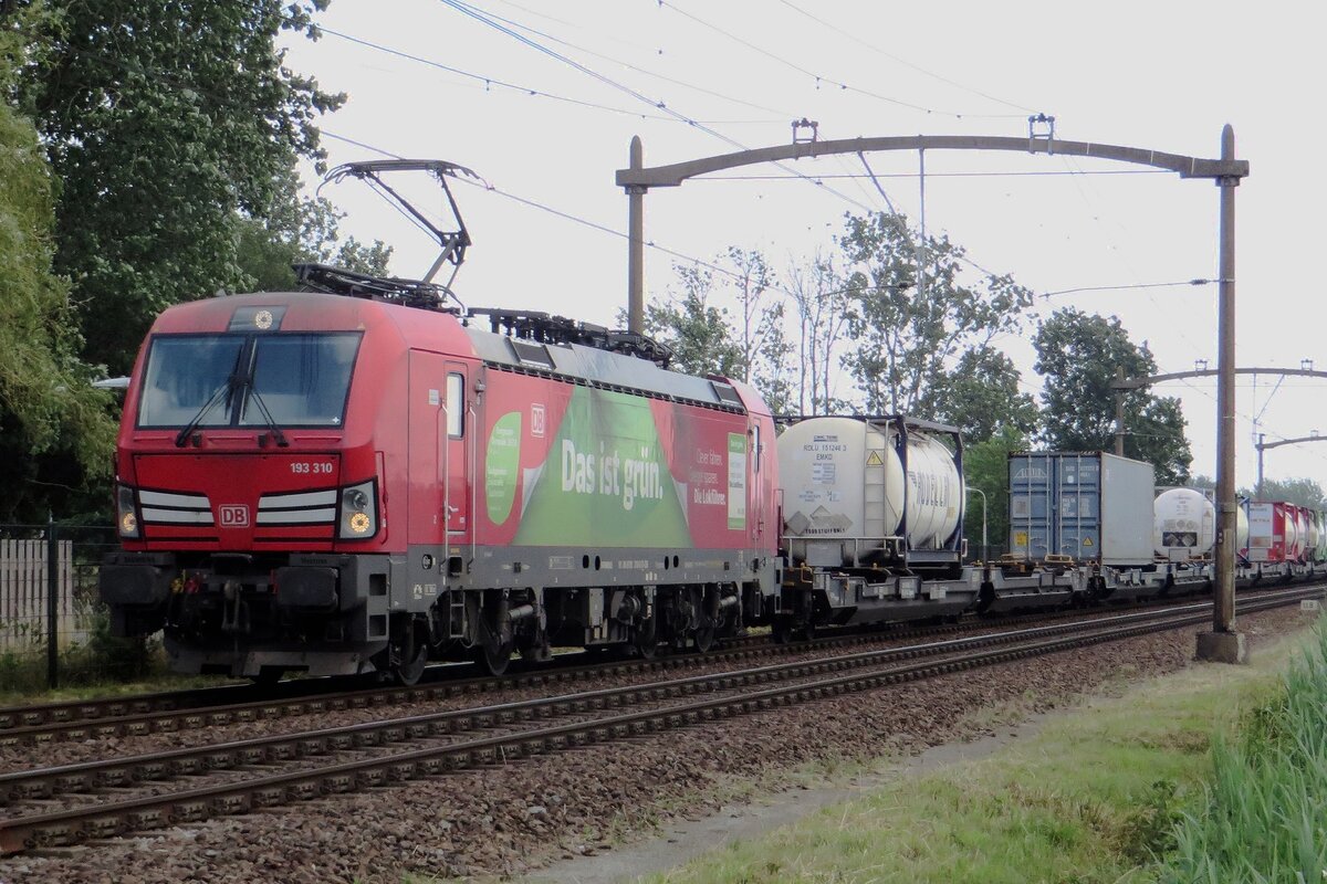 DBC 193 310 'Dass ist Grün' hauls an intermodal servoice through Hulten on 9 July 2021.
