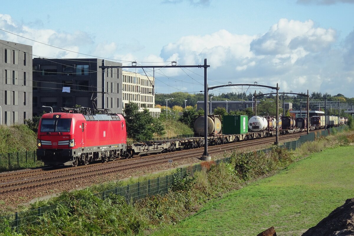 DBC 193 333 hauls a container train through Tilburg-Reeshof on 15 October 2021.