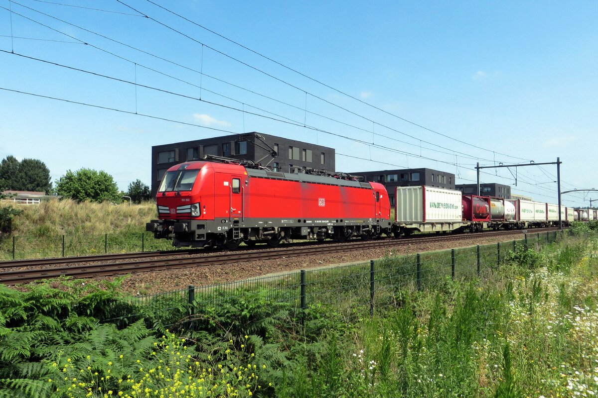 DBC 193 353 hauls an intermodal train through Tilburg-Reeshof on 23 July 2021.