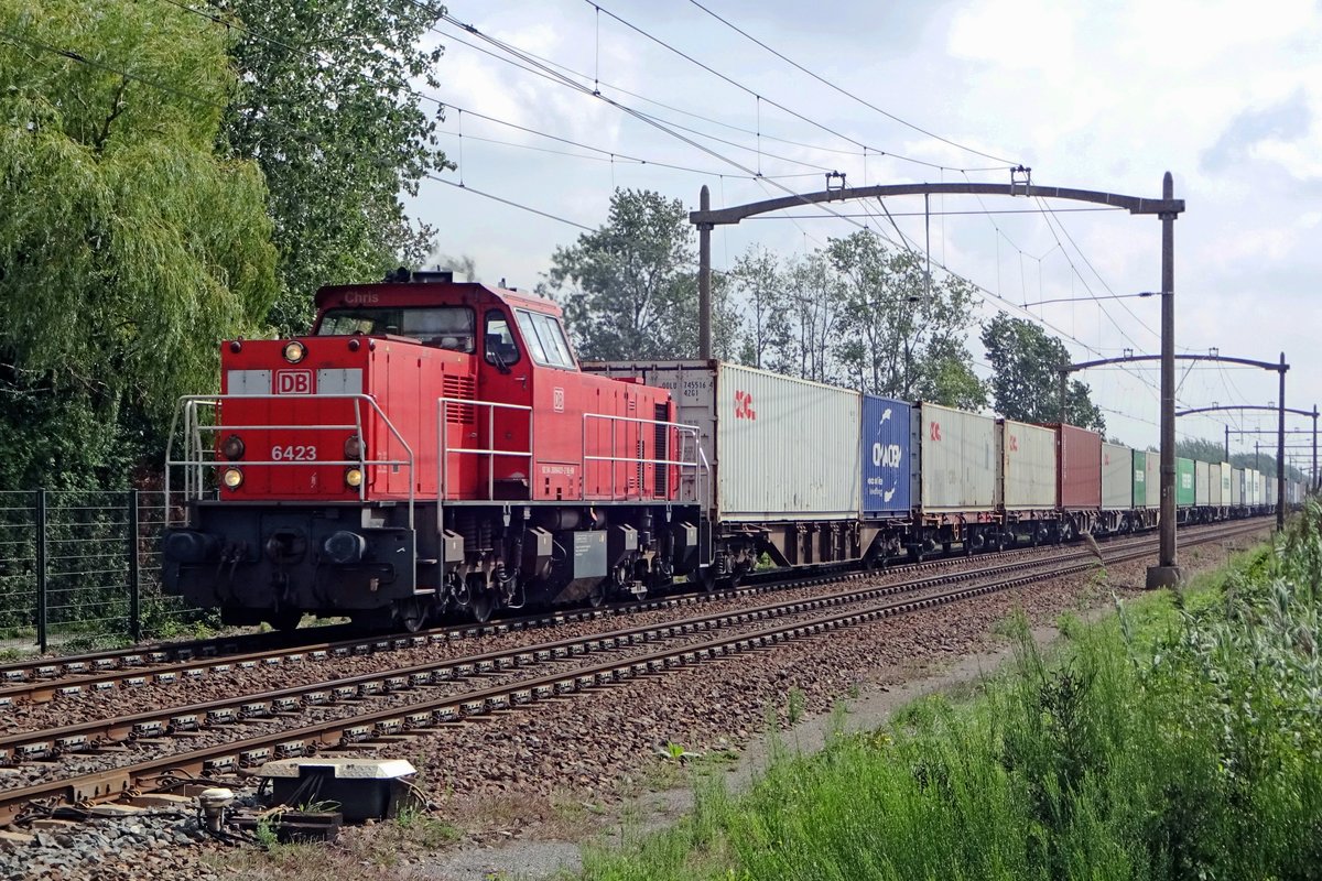 DBC 6423 hauls a container train through Hulten on 16 August 2019.