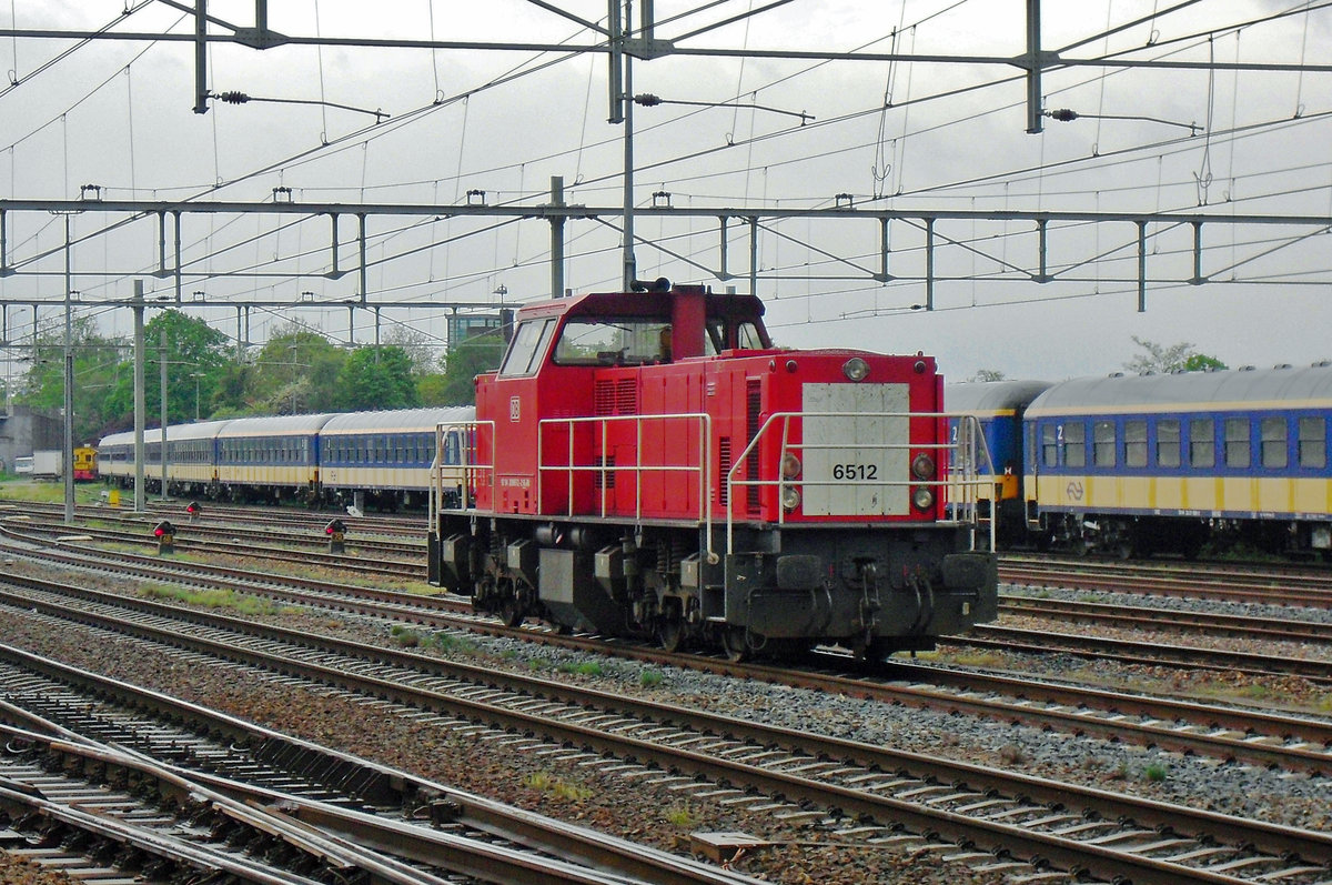 DBC 6512 stands at Nijmegen on 11 May 2012. Behind the loco stands a batch decommissioned NS coaches of type ICK, themselves bought a few years earlier from DB.