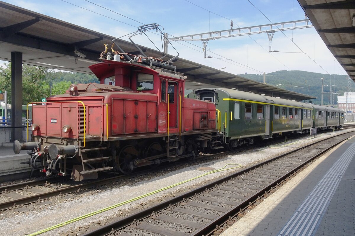Deputising for a defective historic EMU, shunter 16388 stands at Olten on 22 May 2022 with a shuttle between the station and the SBB works, where an Open Weekend takes place due to 175 years railways in Switzerland.