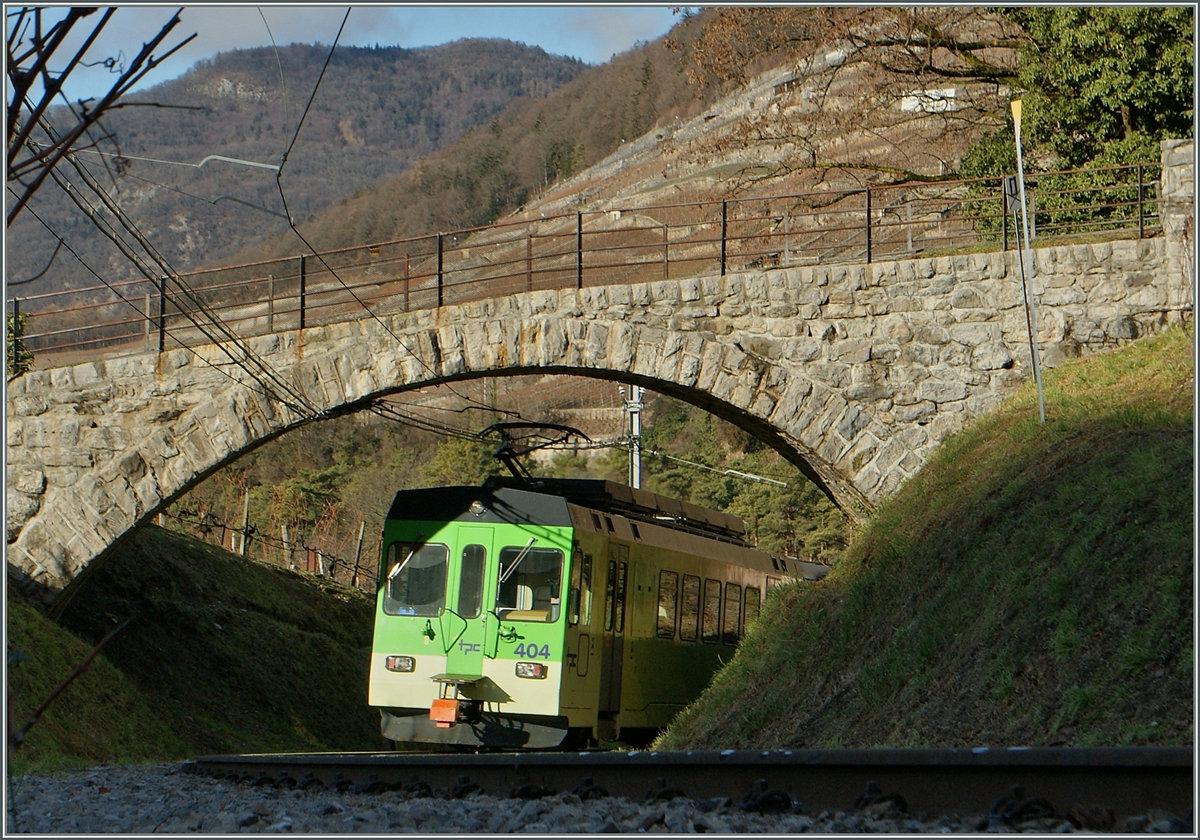 Die ASD BDe 4/4 404 near Aigle.
05.01.2014