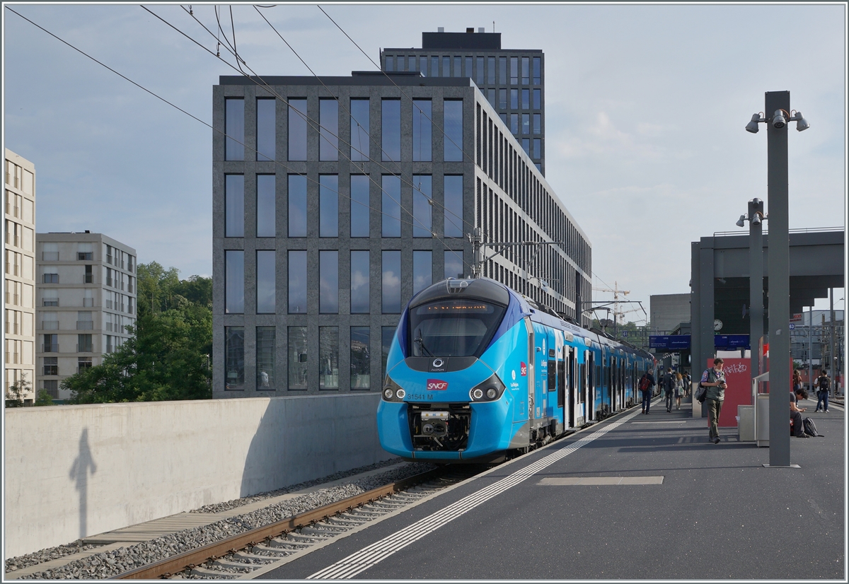 Die SNCF Coradia Polyvalent régional tricourant Z 31541 in Lancy Pont Rouge. 

28.06.2021