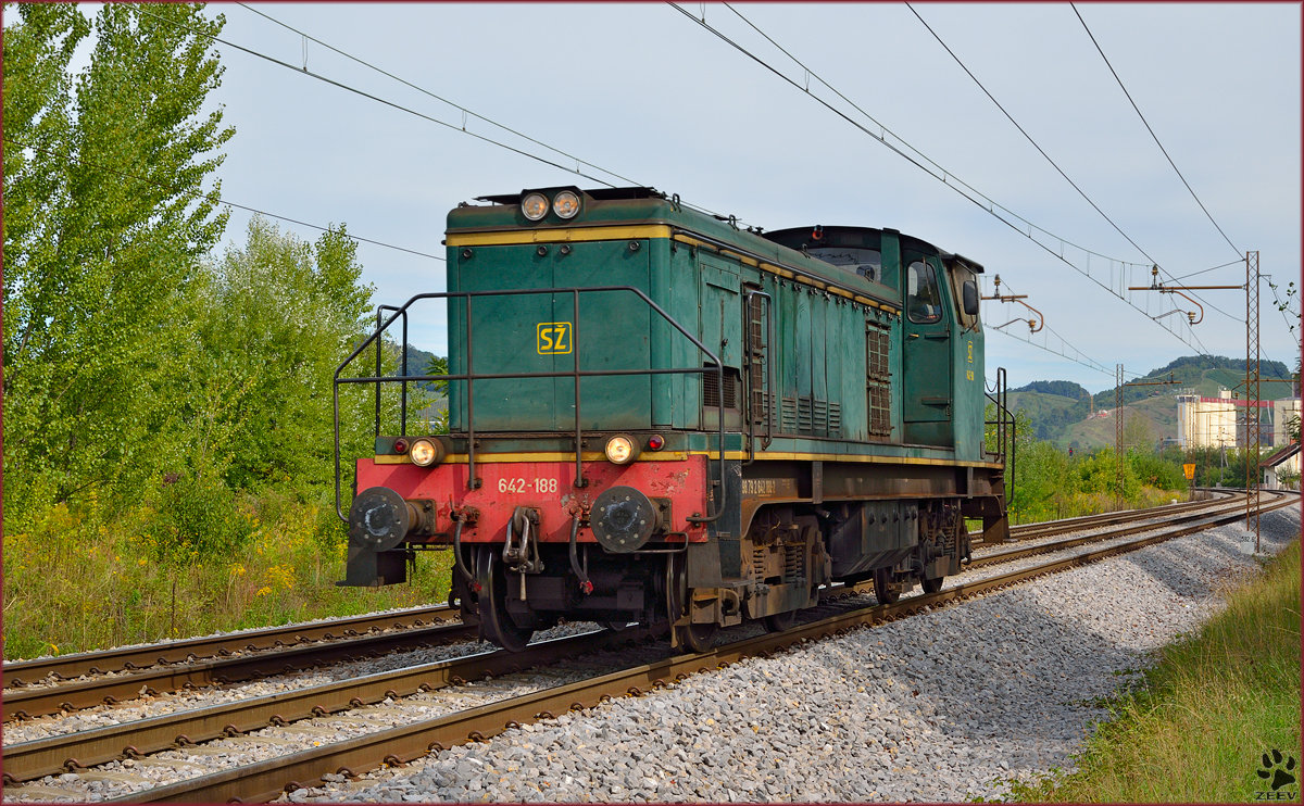 Diesel loc 642-188 is running through Maribor-Tabor on the way to Tezno yard. /12.9.2013