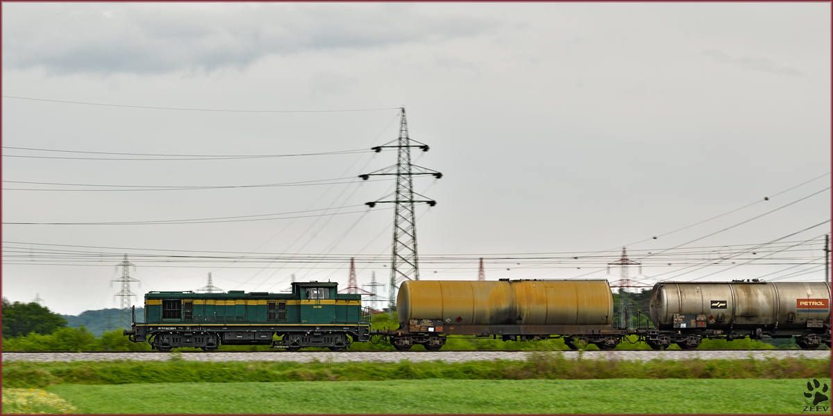 Diesel loc 643-009 pull freight train through Bohova on the way to Tezno yard. /1.5.2015