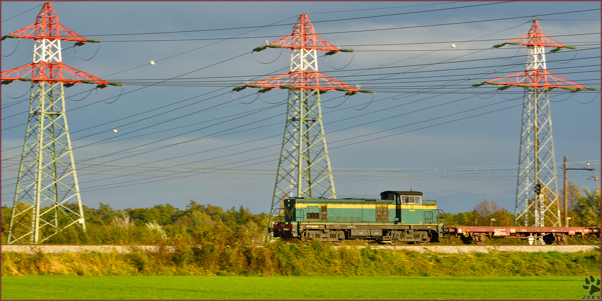 Diesel loc 643-028 pull freight train through Bohova on the way to Tezno yard. /14.10.2014