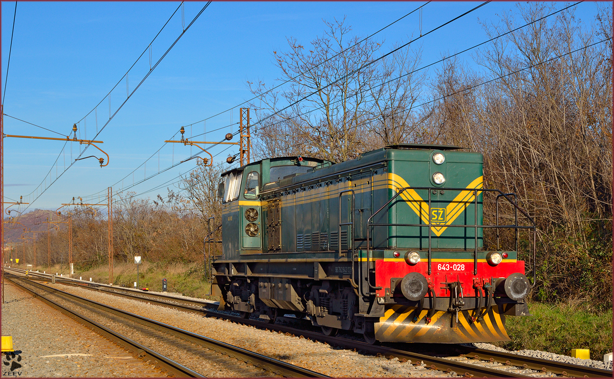 Diesel loc 643-028 run through Maribor-Tabor on the way to Tezno yard. /10.12.2013