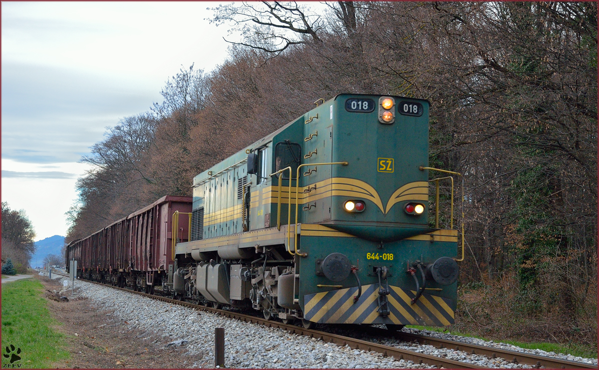 Diesel loc 644-018 pull freight train through Maribor-Studenci on the way to Tezno yard. /9.12.2013