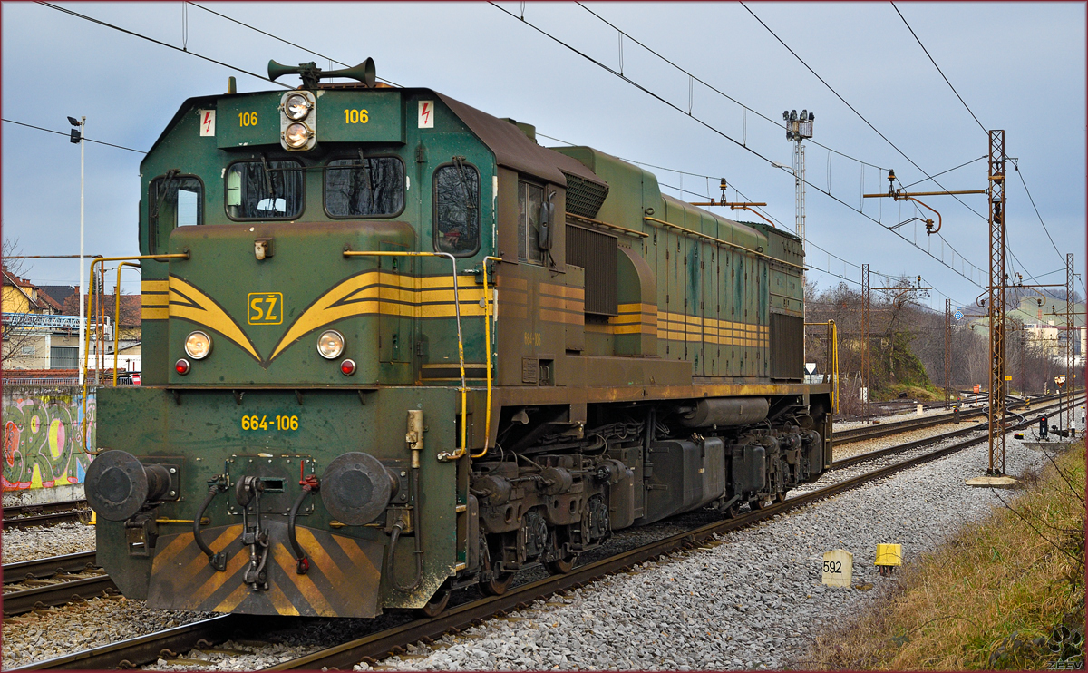 Diesel loc 664-106 run through Maribor-Tabor on the way to Tezno yard. /15.12.2014