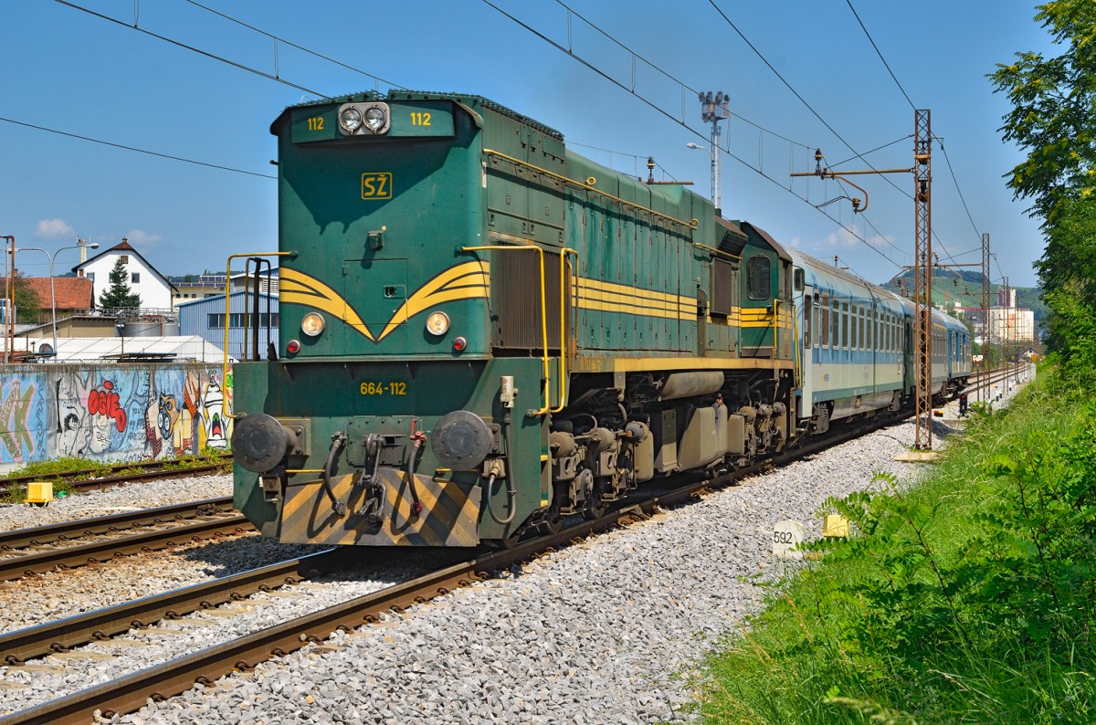 Diesel loc 664-112 pull MV247 'Citadella' through Maribor-Tabor on the way to Budapest. /8.8.2014