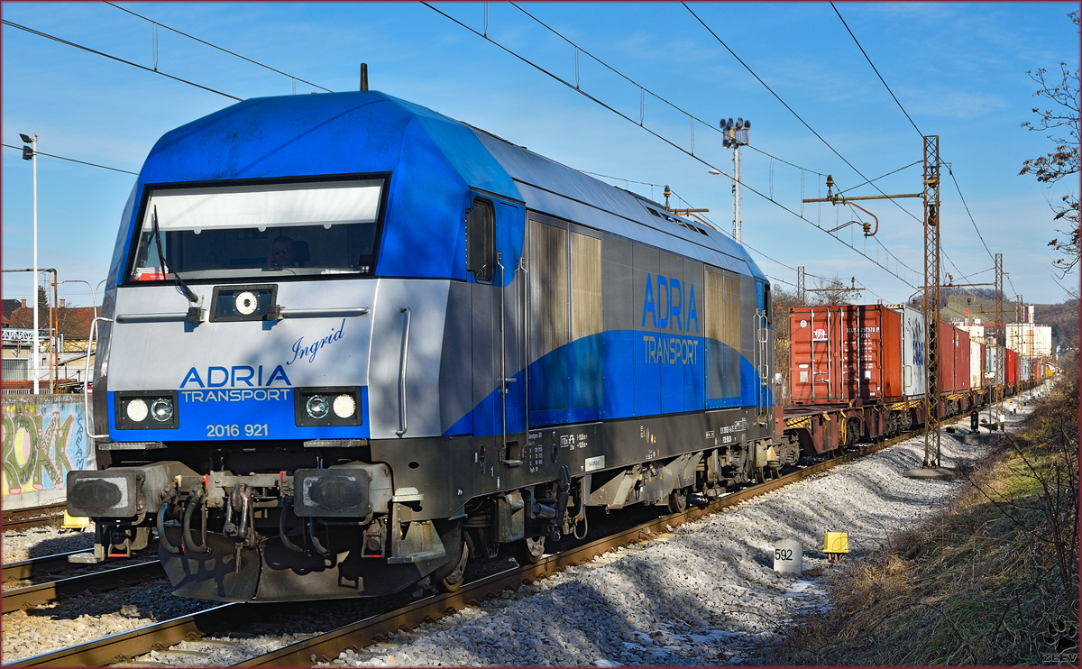 Diesel loc 9016 921 'Ingrid' pull container train through Maribor-Tabor on the way to Koper port. /14.1.2015