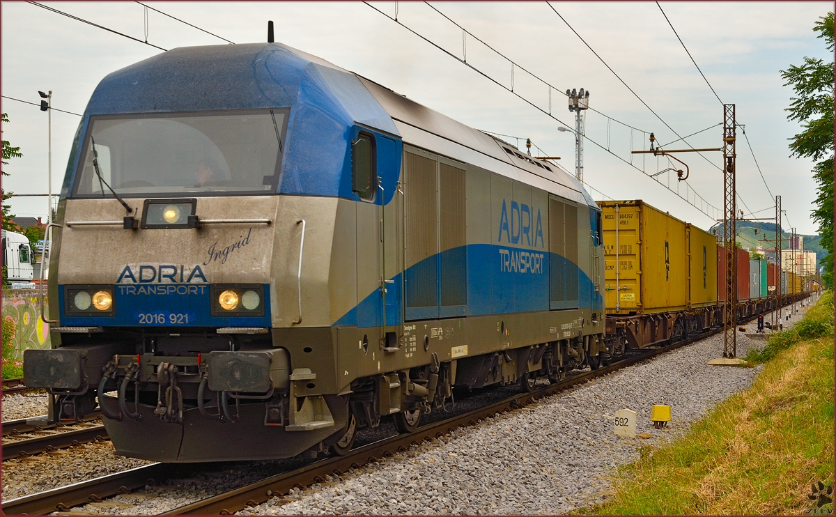 Diesel loc ADRIA 2016 921 'Ingrid' pull container train through Maribor-Tabor on the way to Koper port. /23.6.2014