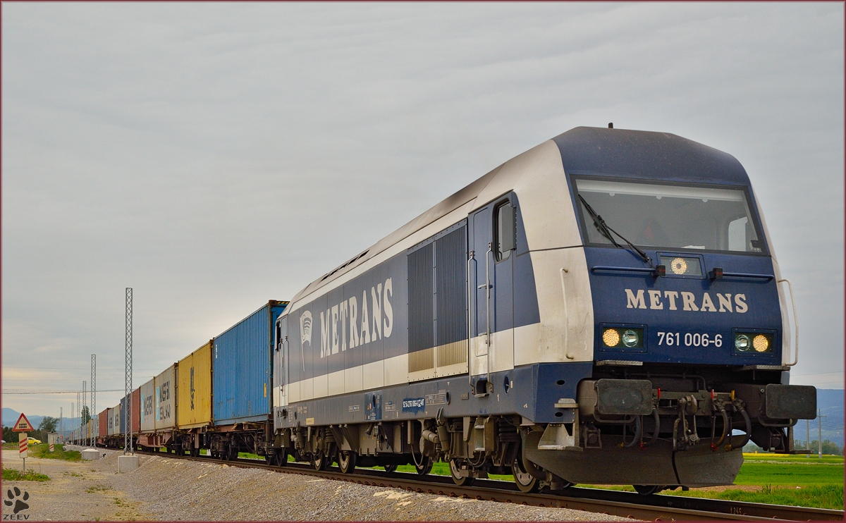 Diesel loc METRANS 761 006 pull container train through Cirkovce on the way to Hodoš. /17.4.2014